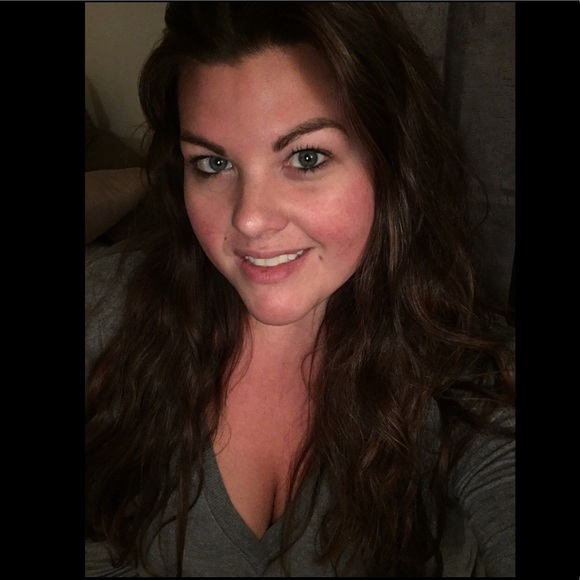 Meet your Posher, Jessica - Picture 1 of 1